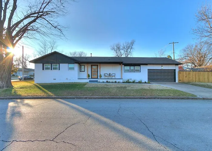 Completely Renovated With Ev Charger! Holiday home Tulsa