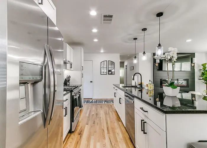 Completely Renovated With Ev Charger! Holiday home Tulsa