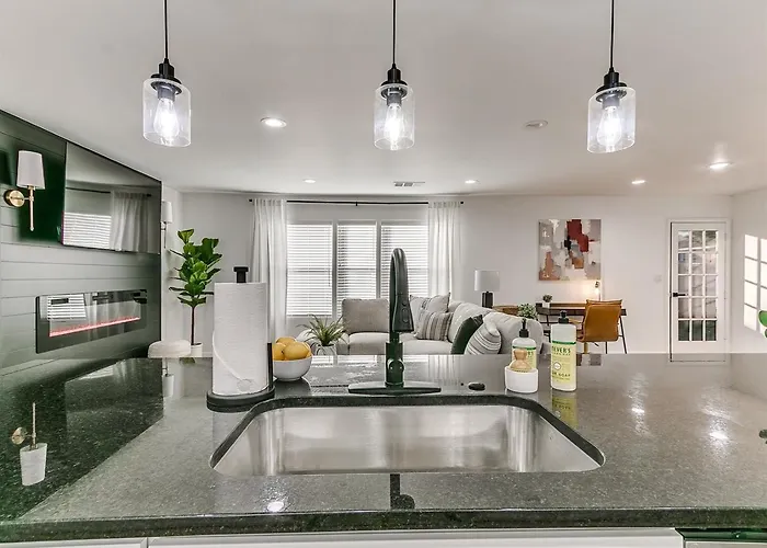Completely Renovated With Ev Charger! Сasa de vacaciones