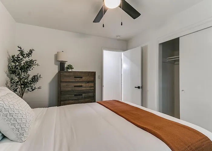 Completely Renovated With Ev Charger! Сasa de vacaciones